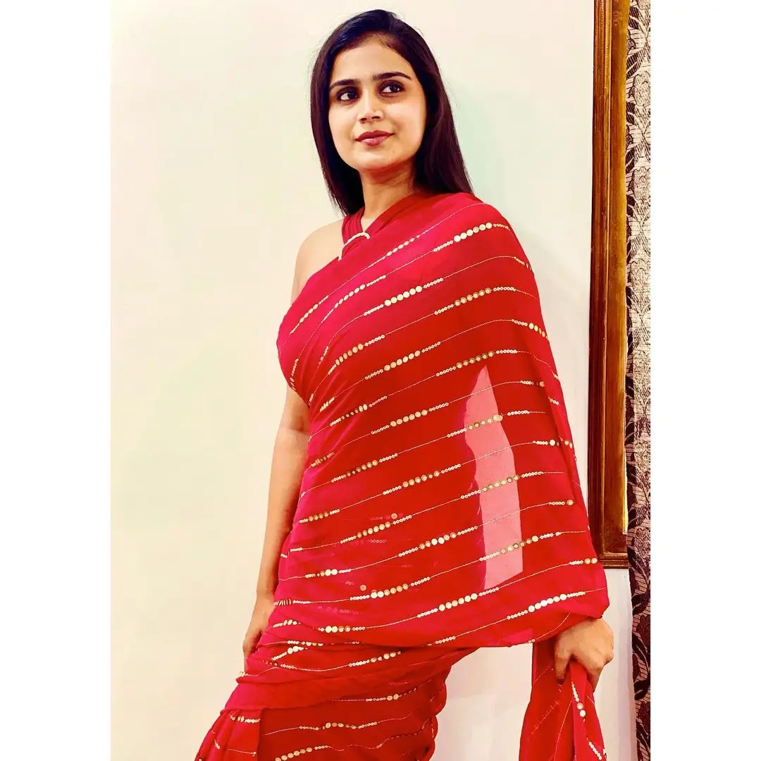 Indian Tv Actress Kavya Shree In Traditional Red Saree Blouse